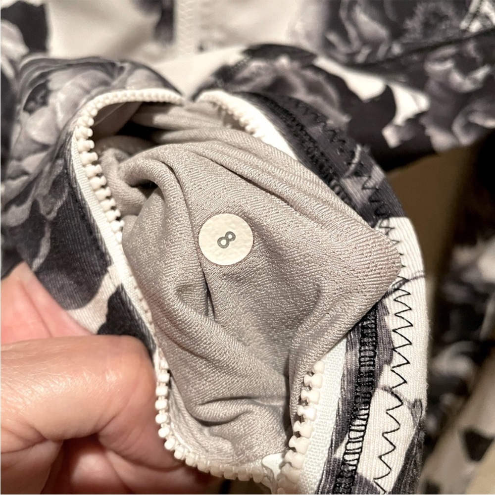 Lululemon Athletica Black and White Floral Jacket - Picture 8 of 12